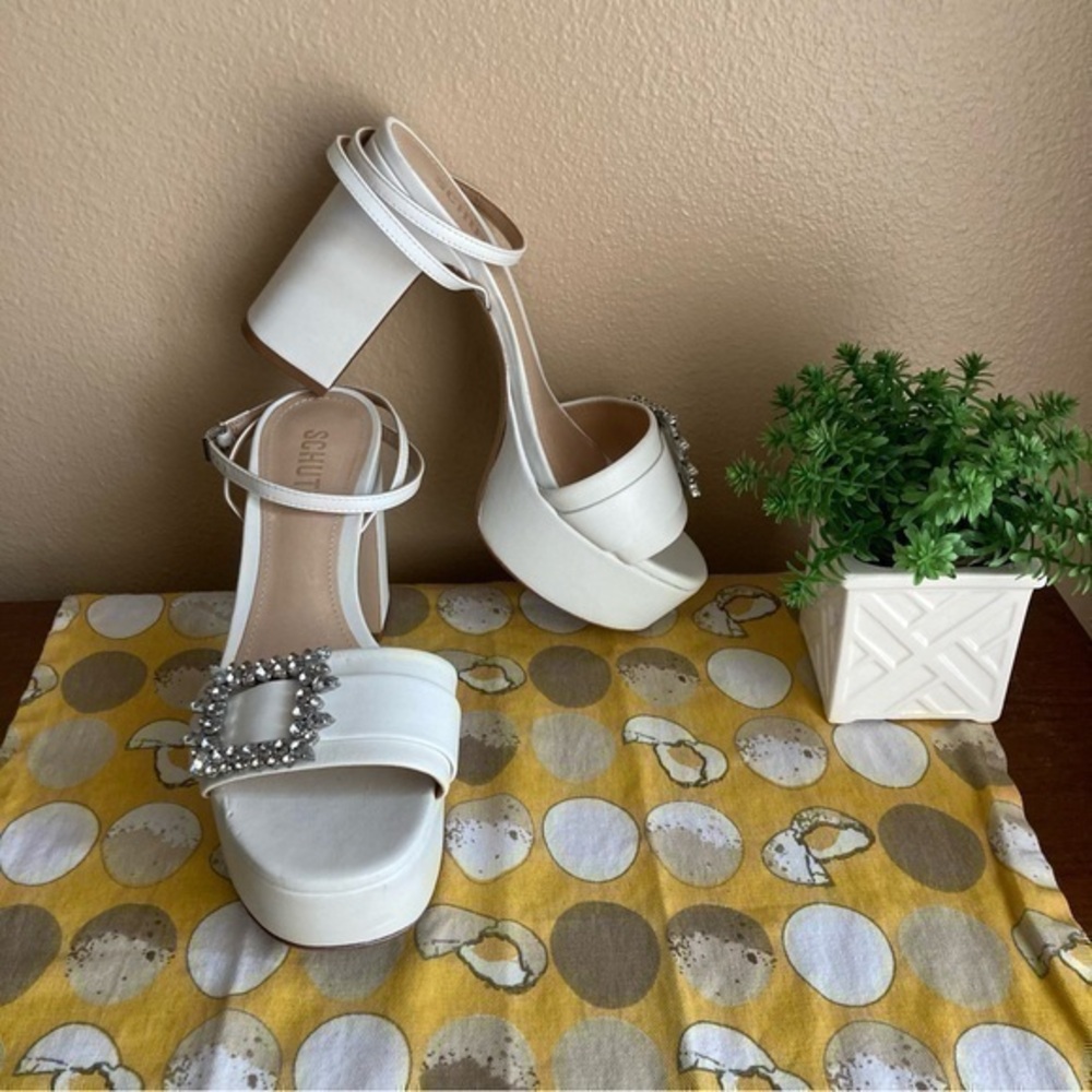 Schutz Nates Nappa leather platform heels with rhinestone buckle size 8B